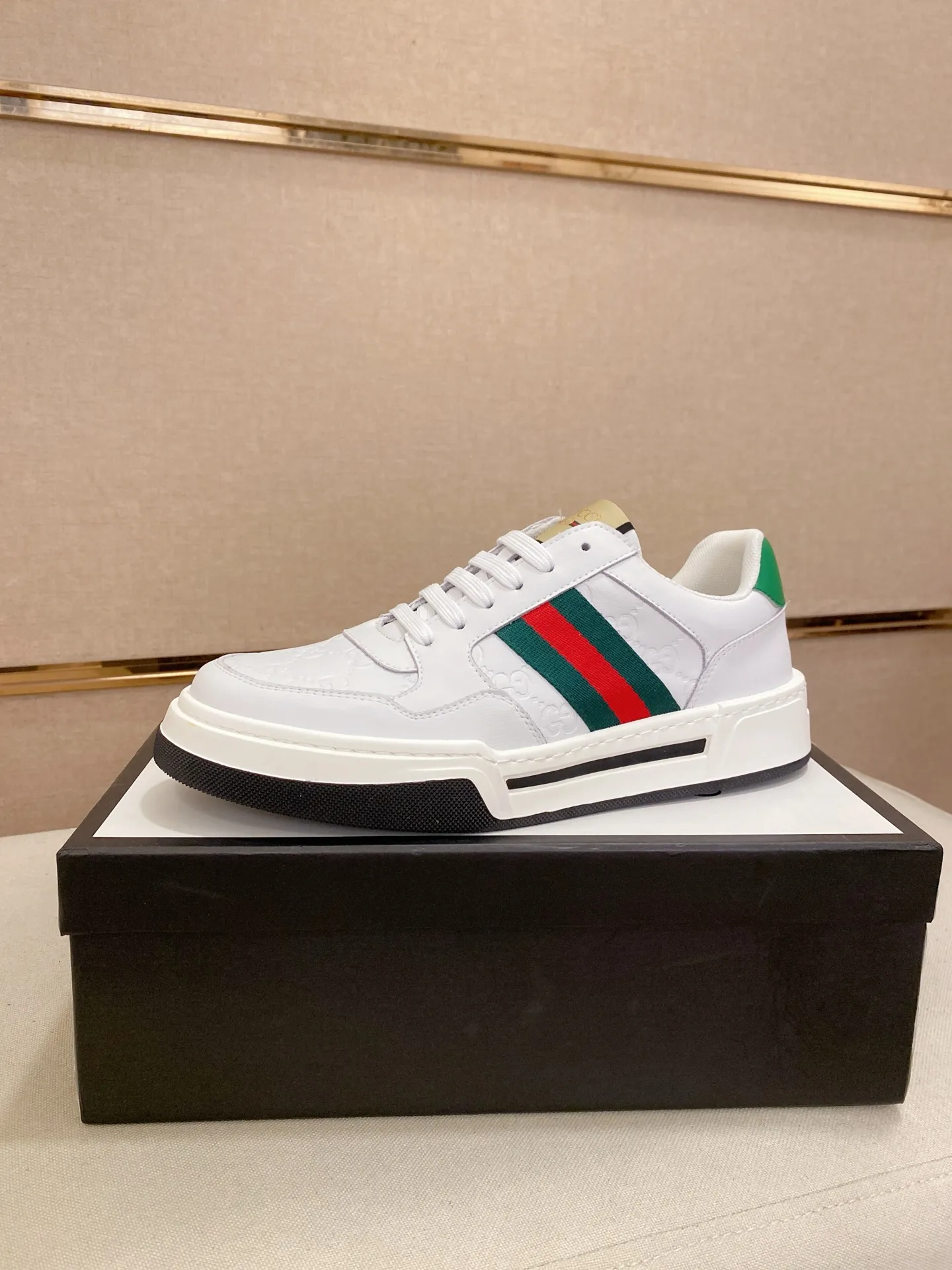 Men's Men's Shoes💰 420💰【Gucci】Gucci men's latest series of casual shoes! The official website is built 1:1. The upper is made of imported high-quality cowhide, and the lining is made of high-quality sheepskin, which is soft and comfortable. Picky selection of materials and exquisite workmanship give you the best enjoyment. Number of yards: 38-44 yards.
